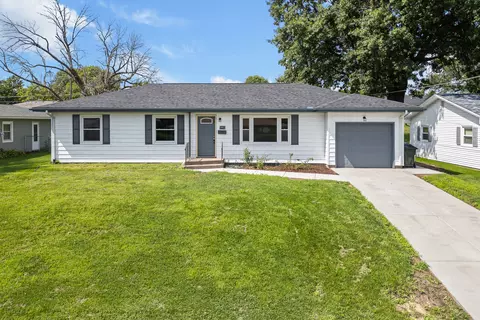 1902 W 38th St, Davenport, IA 52806