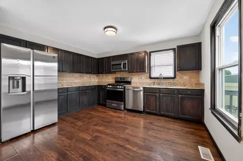 Kitchen - 1301 Brookfield Dr, Plainfield, IL 60586 photo 2 of 3