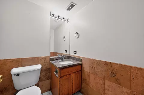 Bath - 1301 Brookfield Dr, Plainfield, IL 60586 photo 1 of 3
