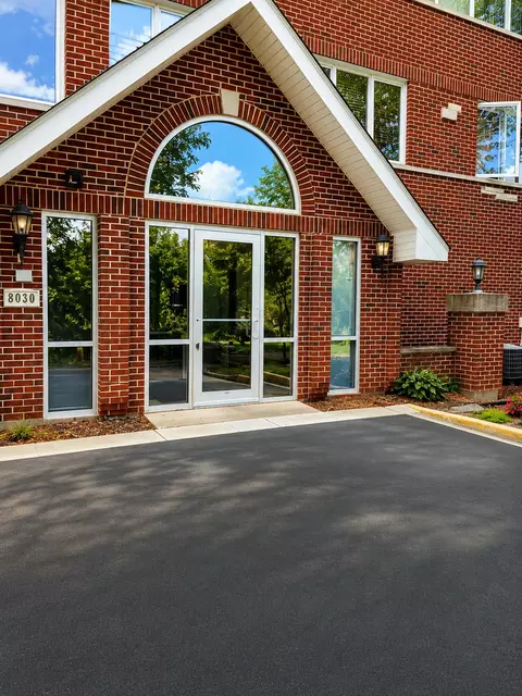 8030 Riverwalk Dr #2F, Lyons, IL 60534 photo 2
