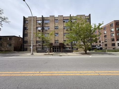 7854 S South Shore Dr #513, Chicago, IL 60649