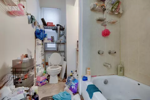 Bath - 2856 W 38th Pl, Chicago, IL 60632 photo 3 of 4