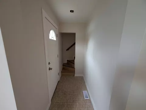 Entry Way - 654 E 92nd Pl, Chicago, IL 60619 photo 3 of 6