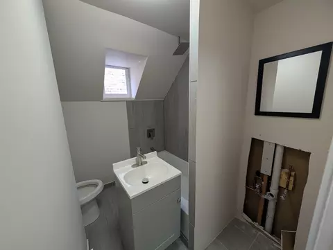 Bath - 654 E 92nd Pl, Chicago, IL 60619 photo 2 of 2