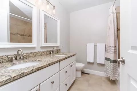 Bath - 17 Waterside Cir, Bloomington, IL 61704 photo 6 of 7