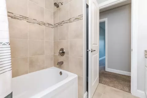 Bath - 17 Waterside Cir, Bloomington, IL 61704 photo 5 of 7