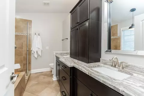 Bath - 17 Waterside Cir, Bloomington, IL 61704 photo 4 of 7