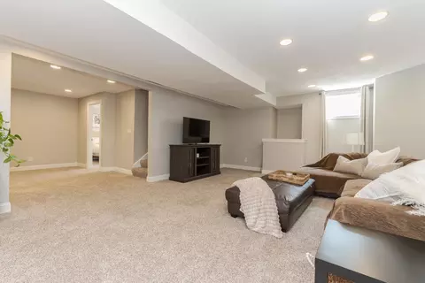 Living - 17 Waterside Cir, Bloomington, IL 61704 photo 4 of 5
