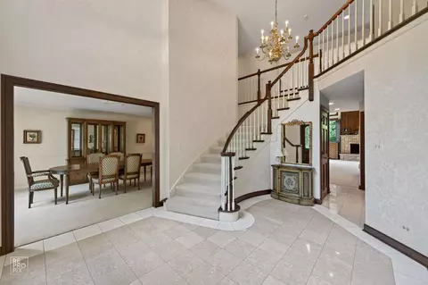 6515 Manor Dr, Burr Ridge, IL 60527 photo 3