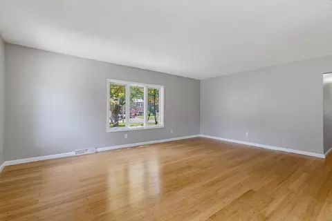 Living - 3325 40th St, Moline, IL 61265 photo 2 of 5
