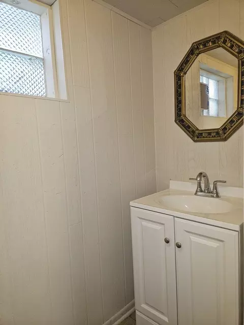 Bath - 10638 S Eberhart Ave, Chicago, IL 60628 photo 2 of 2