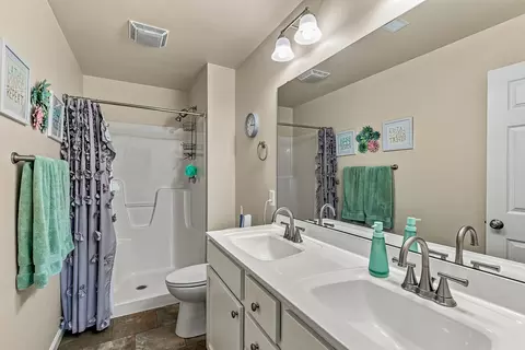 Bath - 220 E Franklin St #204, Eldridge, IA 52748 photo 1 of 4