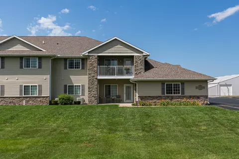 220 E Franklin St #204, Eldridge, IA 52748