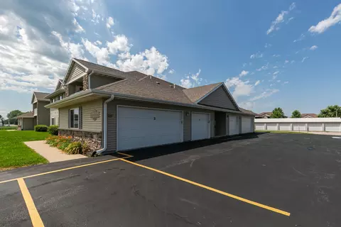 Exterior - 220 E Franklin St #204, Eldridge, IA 52748 photo 4 of 7