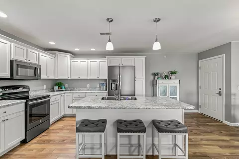 Kitchen - 220 E Franklin St #204, Eldridge, IA 52748 photo 1 of 7