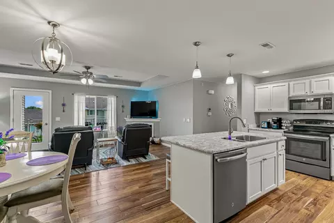 Kitchen - 220 E Franklin St #204, Eldridge, IA 52748 photo 6 of 7
