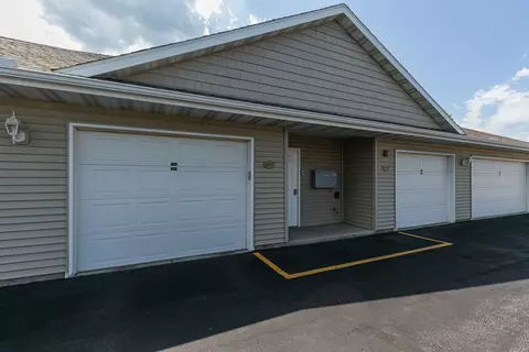 Exterior - 220 E Franklin St #204, Eldridge, IA 52748 photo 2 of 7