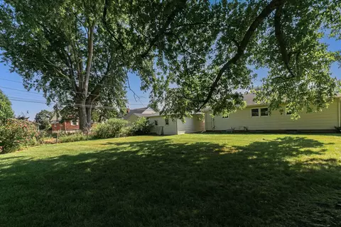 Exterior - 5011 48th St, Moline, IL 61265 photo 7 of 7
