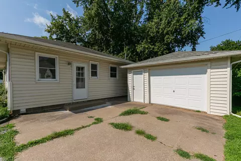 Exterior - 5011 48th St, Moline, IL 61265 photo 2 of 7