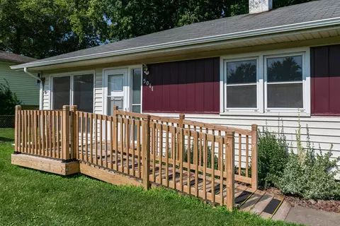 Exterior - 5011 48th St, Moline, IL 61265 photo 1 of 7