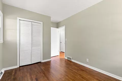 Bedroom - 5011 48th St, Moline, IL 61265 photo 7 of 8