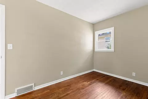 Bedroom - 5011 48th St, Moline, IL 61265 photo 6 of 8