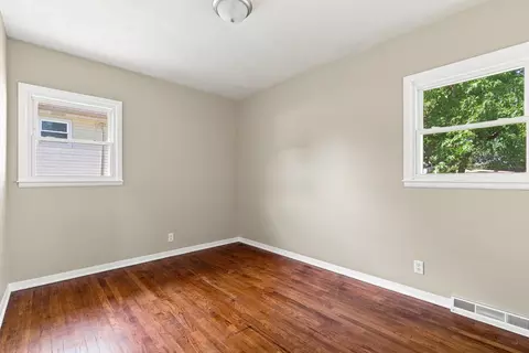 Bedroom - 5011 48th St, Moline, IL 61265 photo 5 of 8