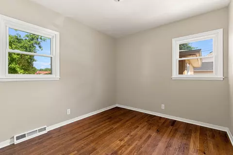 Bedroom - 5011 48th St, Moline, IL 61265 photo 2 of 8
