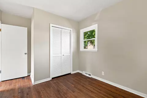 Bedroom - 5011 48th St, Moline, IL 61265 photo 1 of 8