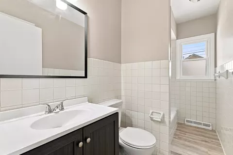 Bath - 5011 48th St, Moline, IL 61265 photo 1 of 3