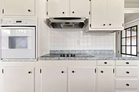 Kitchen - 5011 48th St, Moline, IL 61265 photo 2 of 4