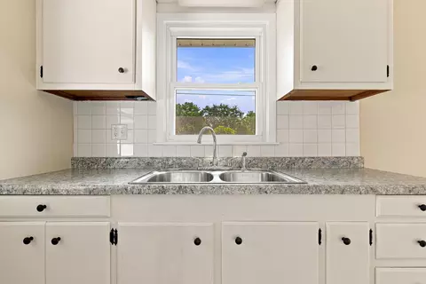 Kitchen - 5011 48th St, Moline, IL 61265 photo 3 of 4