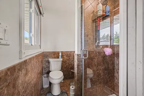 Bath - 2403 Hacker Dr, Joliet, IL 60435 photo 3 of 4