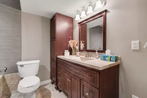 Bath - 2403 Hacker Dr, Joliet, IL 60435 photo 4 of 4