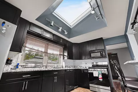 Kitchen - 2403 Hacker Dr, Joliet, IL 60435 photo 4 of 4