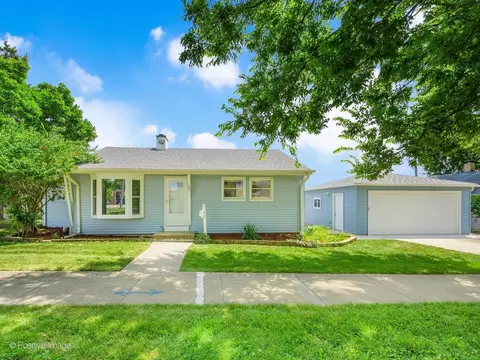 23 W Naperville Rd, Westmont, IL 60559