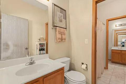 Bath - 2824 Sun Valley Dr, Plainfield, IL 60586 photo 2 of 2