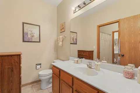 Bath - 2824 Sun Valley Dr, Plainfield, IL 60586 photo 1 of 2