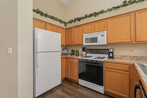 Kitchen - 2824 Sun Valley Dr, Plainfield, IL 60586 photo 2 of 2