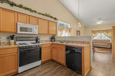 Kitchen - 2824 Sun Valley Dr, Plainfield, IL 60586 photo 1 of 2