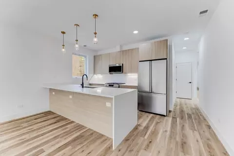 Kitchen - 437 E 42nd Pl, Chicago, IL 60653 photo 2 of 2