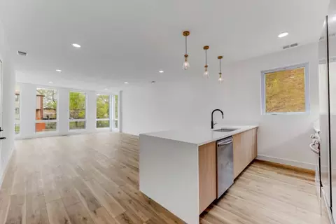 Living - 437 E 42nd Pl, Chicago, IL 60653 photo 2 of 2