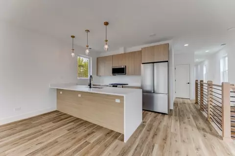 Kitchen - 437 E 42nd Pl, Chicago, IL 60653 photo 1 of 2
