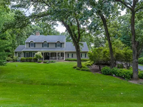 9217 Shadow Ln, Bull Valley, IL 60097