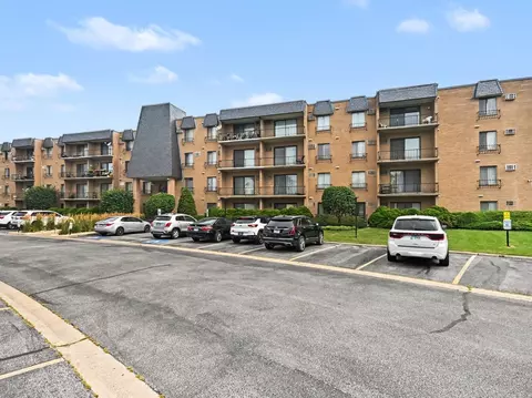 931 W Arquilla Dr #413, Glenwood, IL 60425