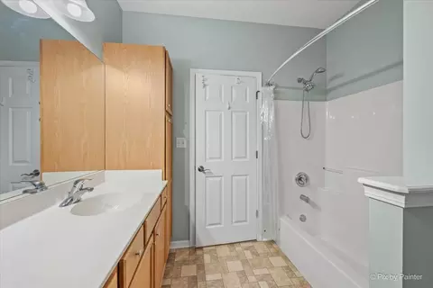 Bath - 176 S Channing St, Elgin, IL 60120 photo 5 of 6