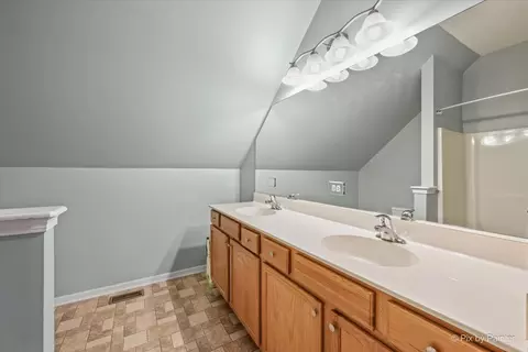 Bath - 176 S Channing St, Elgin, IL 60120 photo 4 of 6