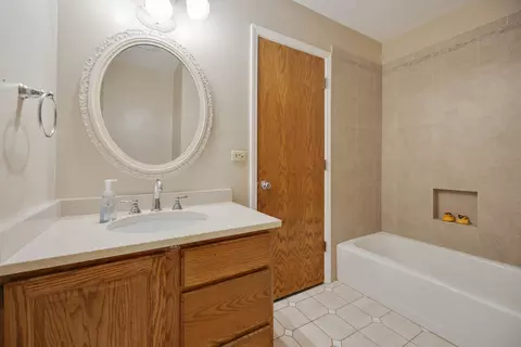 Bath - 736 Deborah Ave, Elgin, IL 60123 photo 2 of 4