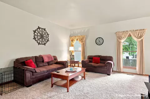 Living - 4729 Crystal Trl, Mchenry, IL 60050 photo 1 of 2
