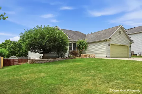 Exterior - 4729 Crystal Trl, Mchenry, IL 60050 photo 2 of 7